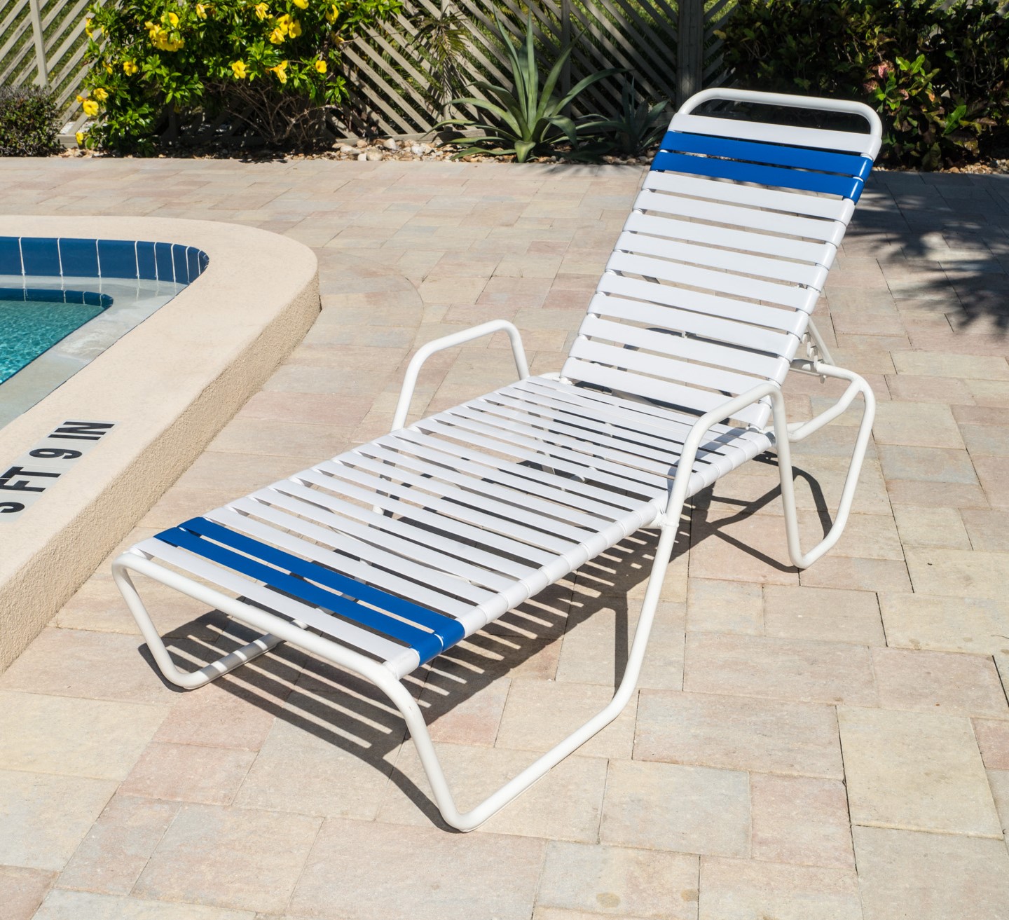 Aruba Strap Chaise Lounge with Arms with Round Aluminum Frame - 14 Inch
